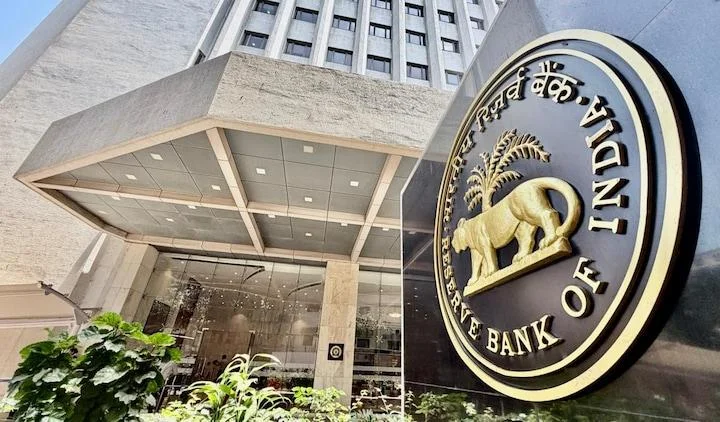 Rupee Rallies 1% After RBI Steps to Curb Dollar Demand