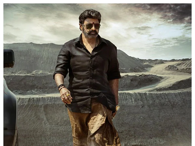 నందమూరి బాలకృష్ణ జీవిత చరిత్ర: వయసు, కుటుంబం, సినిమాలు, అవార్డులు, రాజకీయ జీవితం