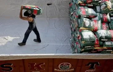 India’s Business Growth Hits a Four-Month High — But Why Has Hiring Stalled?